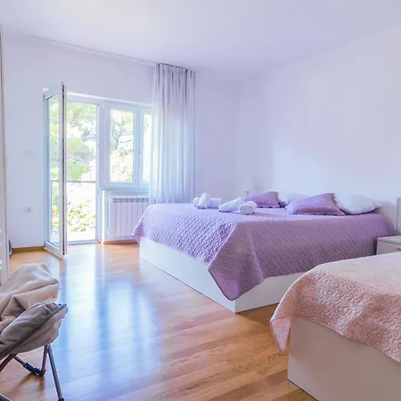 Nicole Apartment *