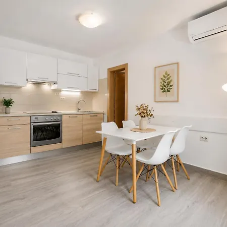 Nicole * Pula
