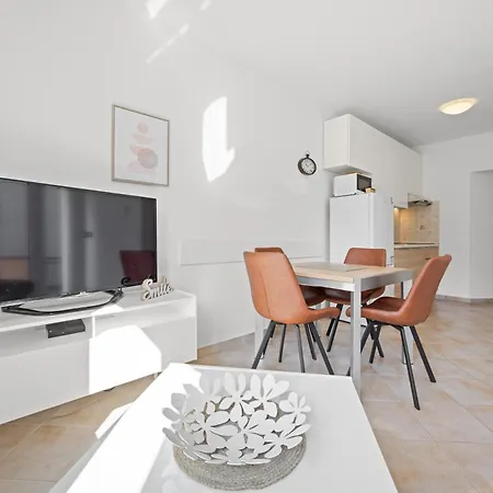 Nicole Apartmán
