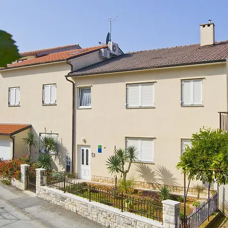 妮可公寓酒店 *